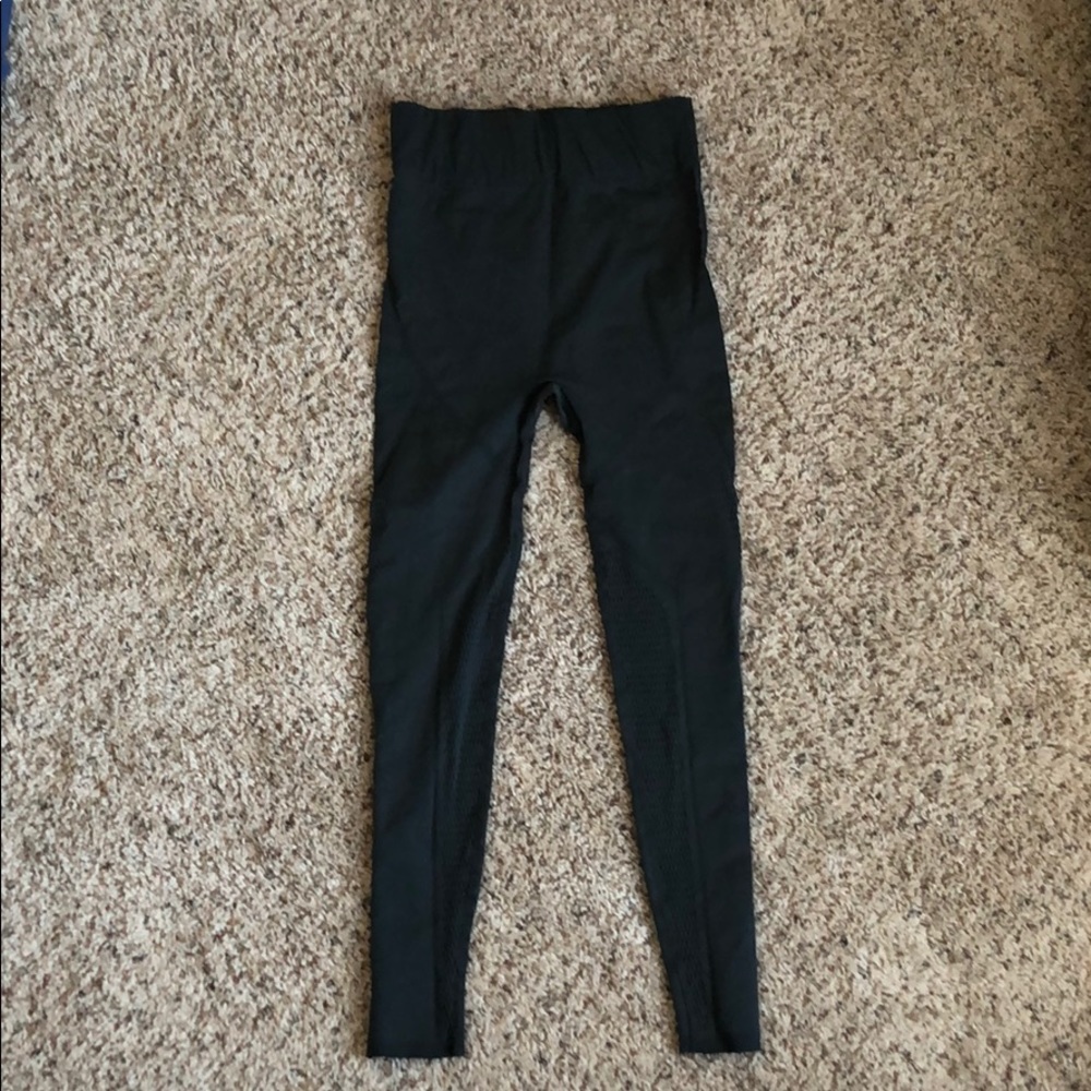 Never worn Fabletics leggings